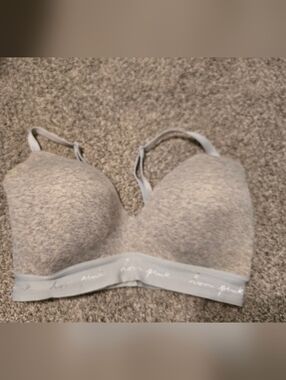 **TWO** V.S. PINK BRAS